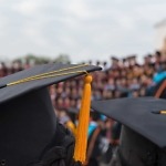 Graduates,Wear,Graduation,Gowns,ceremonies,Of,University,Graduates.